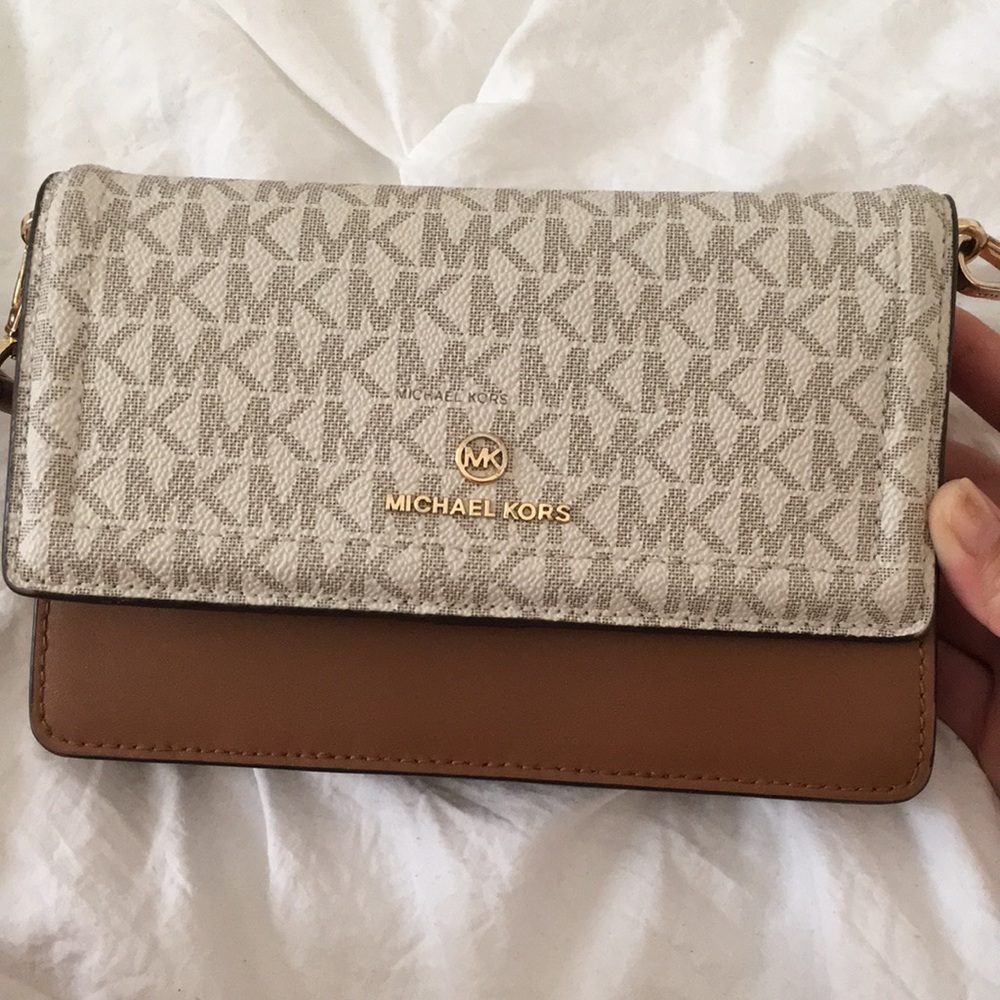 Micheal Kors Jet Set Small Logo Smartphone Convertible CrossBody Bag